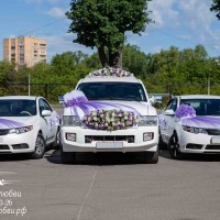свадебные украшения на машину в сиреневом цвете